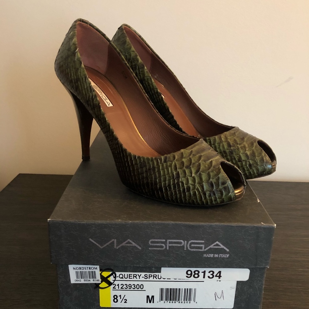 Via Spiga Olive Snake print Heels, size 8.5
